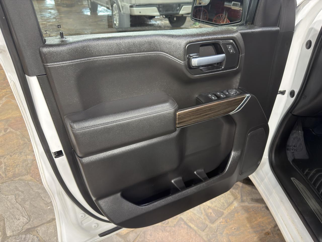 Chevrolet Silverado 1500 2WD Crew Cab 147" LT 2021