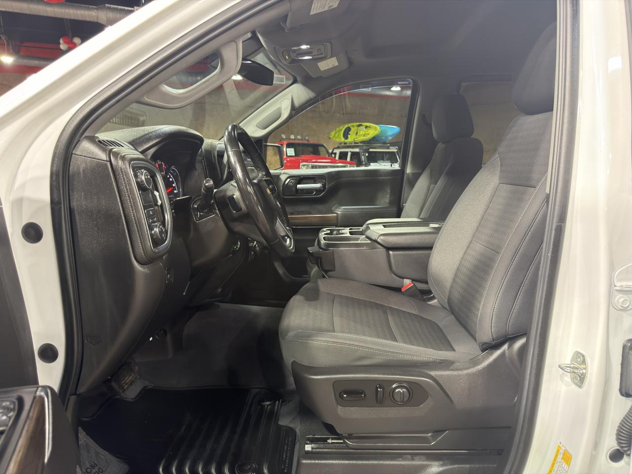 Chevrolet Silverado 1500 2WD Crew Cab 147" LT 2021