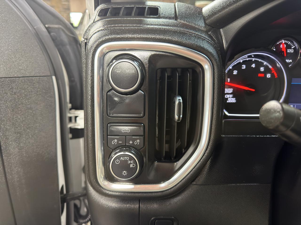 Chevrolet Silverado 1500 2WD Crew Cab 147" LT 2021
