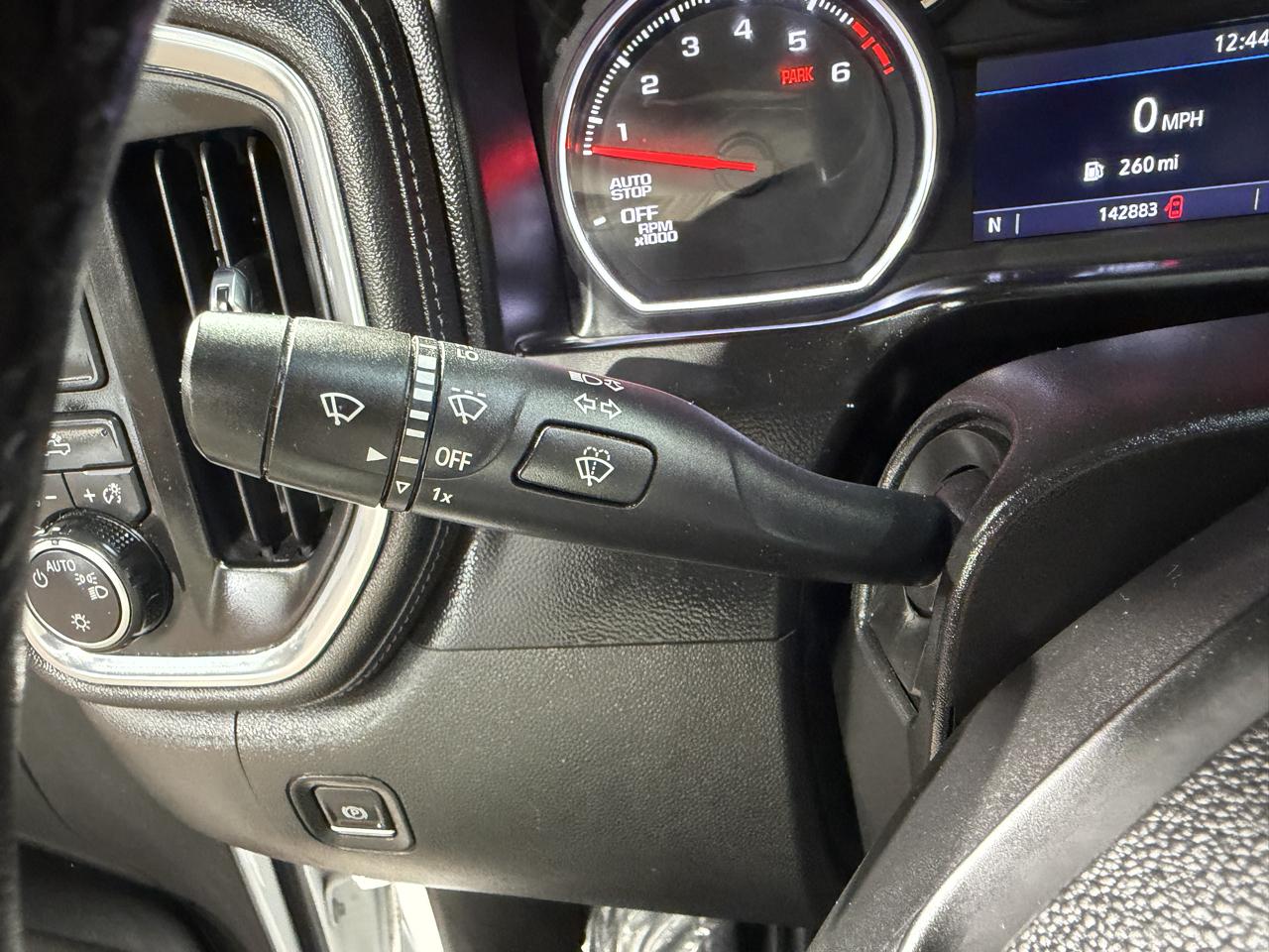 Chevrolet Silverado 1500 2WD Crew Cab 147" LT 2021