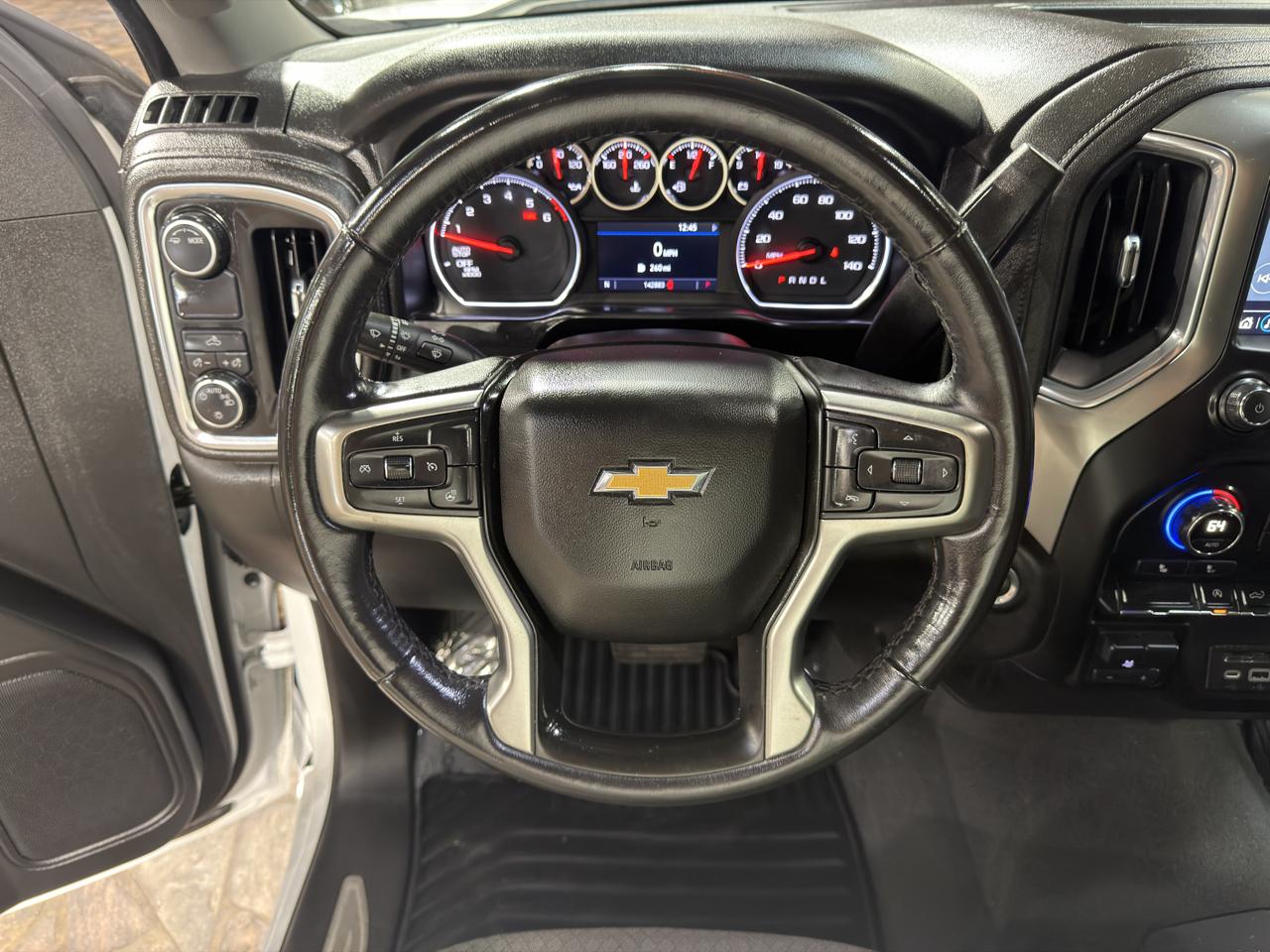 Chevrolet Silverado 1500 2WD Crew Cab 147" LT 2021
