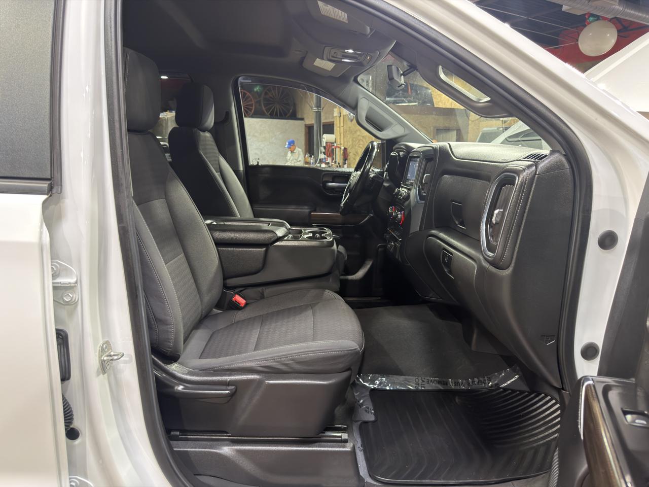 Chevrolet Silverado 1500 2WD Crew Cab 147" LT 2021