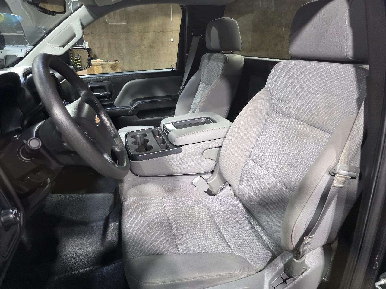 Chevrolet Silverado 1500 2WD Reg Cab 119.0" LS 2015