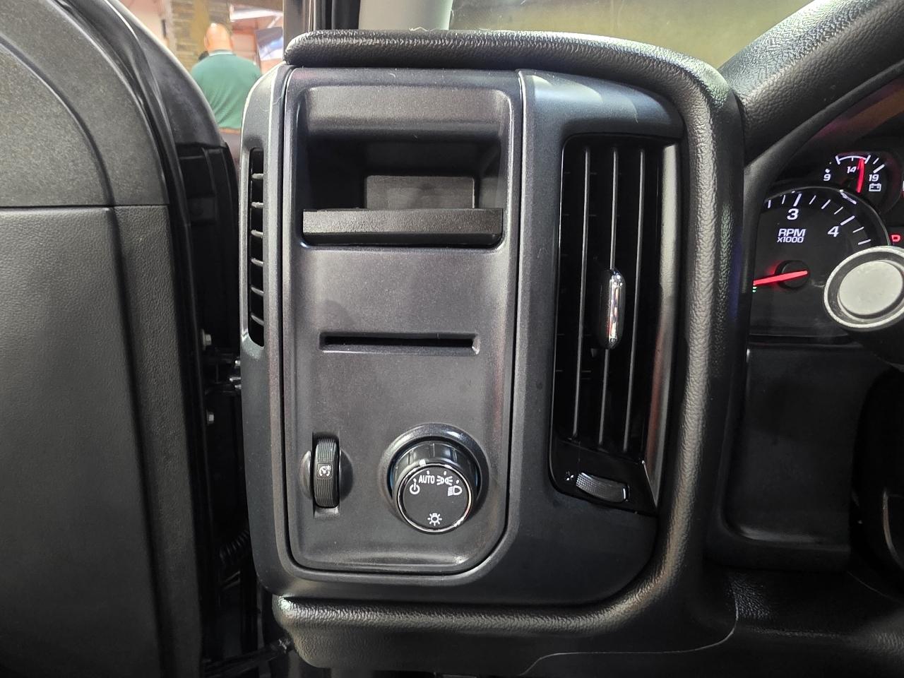 Chevrolet Silverado 1500 2WD Reg Cab 119.0" LS 2015