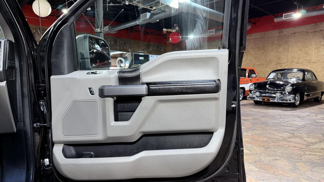 Ford F-150 2WD Reg Cab 122.5" XLT 2019