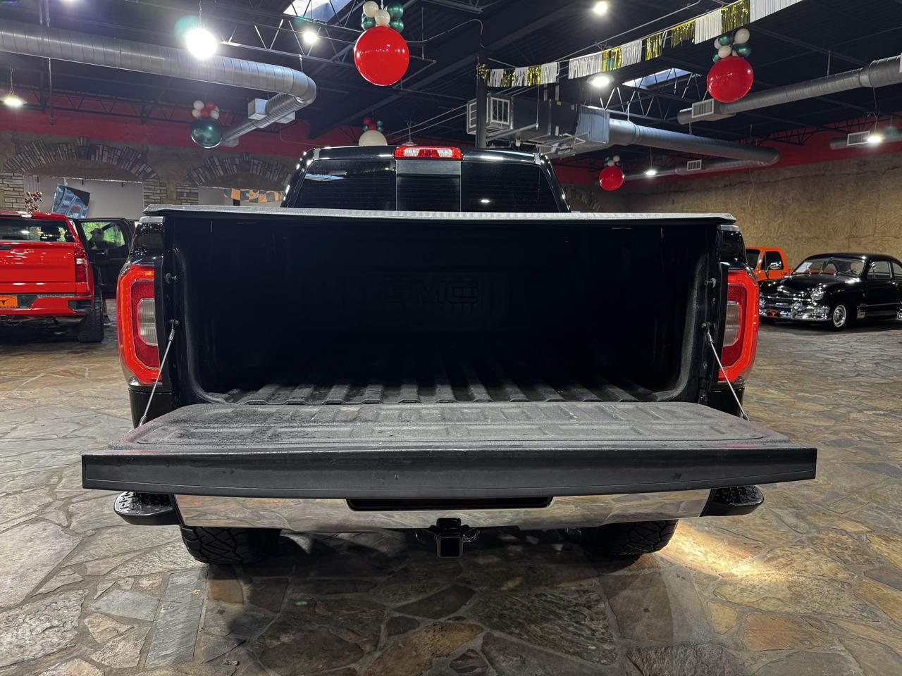 GMC Sierra 1500 4WD Crew Cab 143.5" SLT 2018