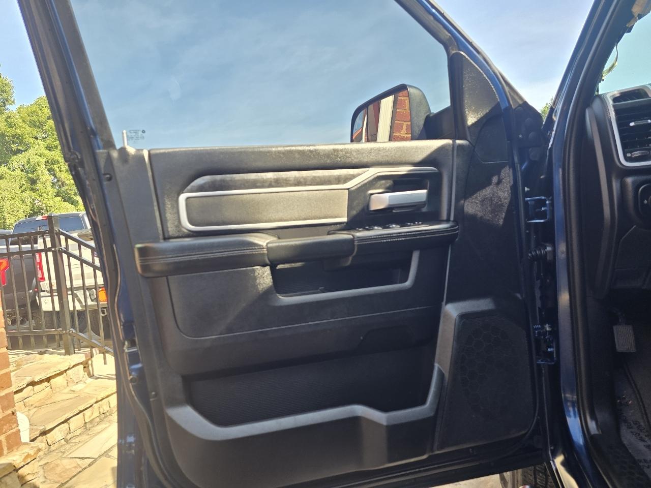 RAM 3500 Big Horn 4x4 Crew Cab 8' Box 2021