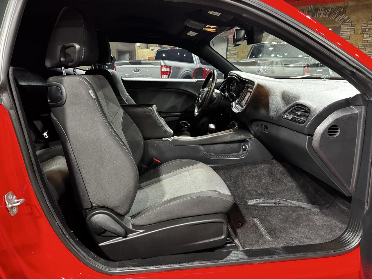 Dodge Challenger 2dr Cpe SXT 2016
