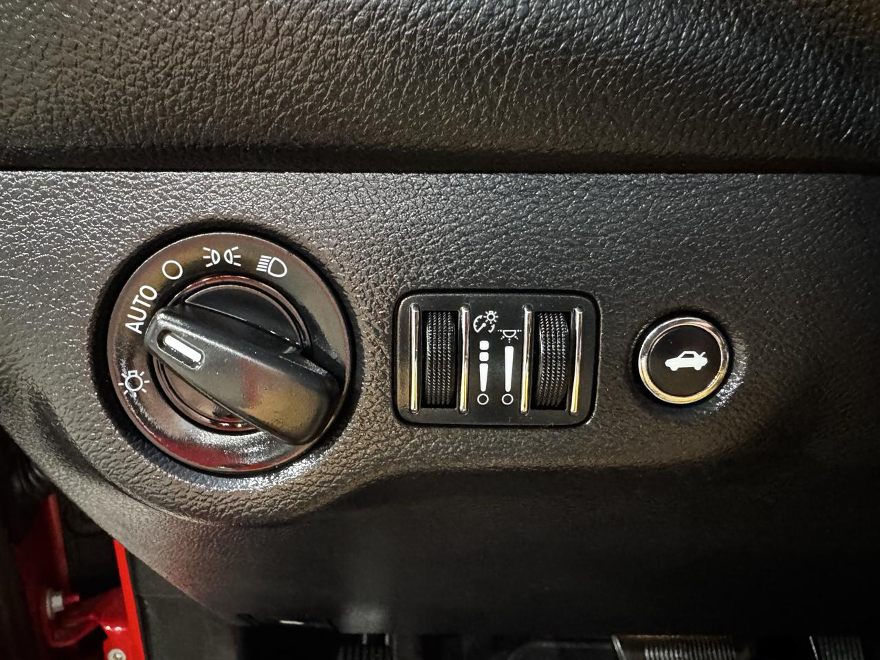 Dodge Challenger 2dr Cpe SXT 2016