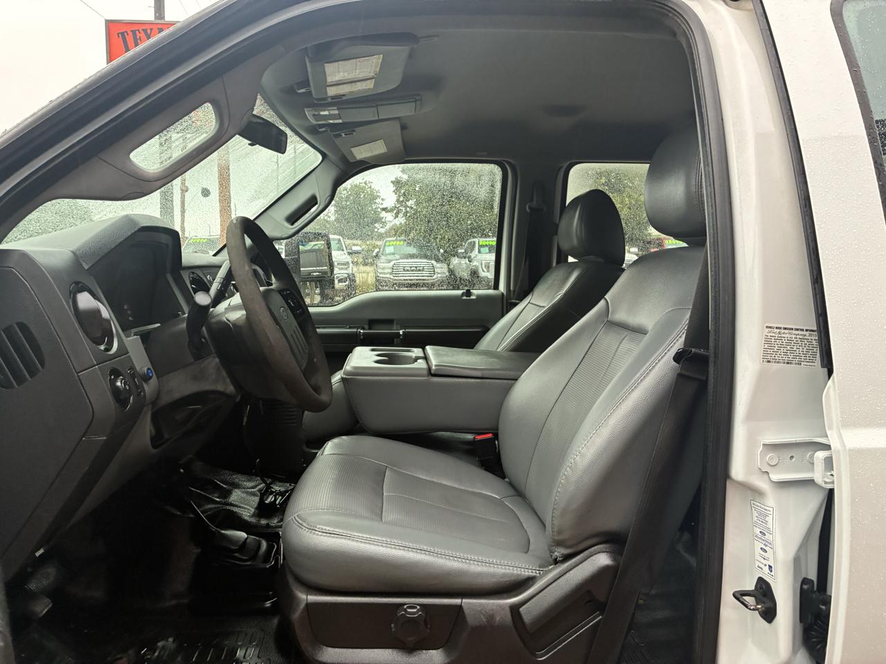 Ford Super Duty F-450 DRW 4WD SuperCab 186" WB 84" CA XLT 2015