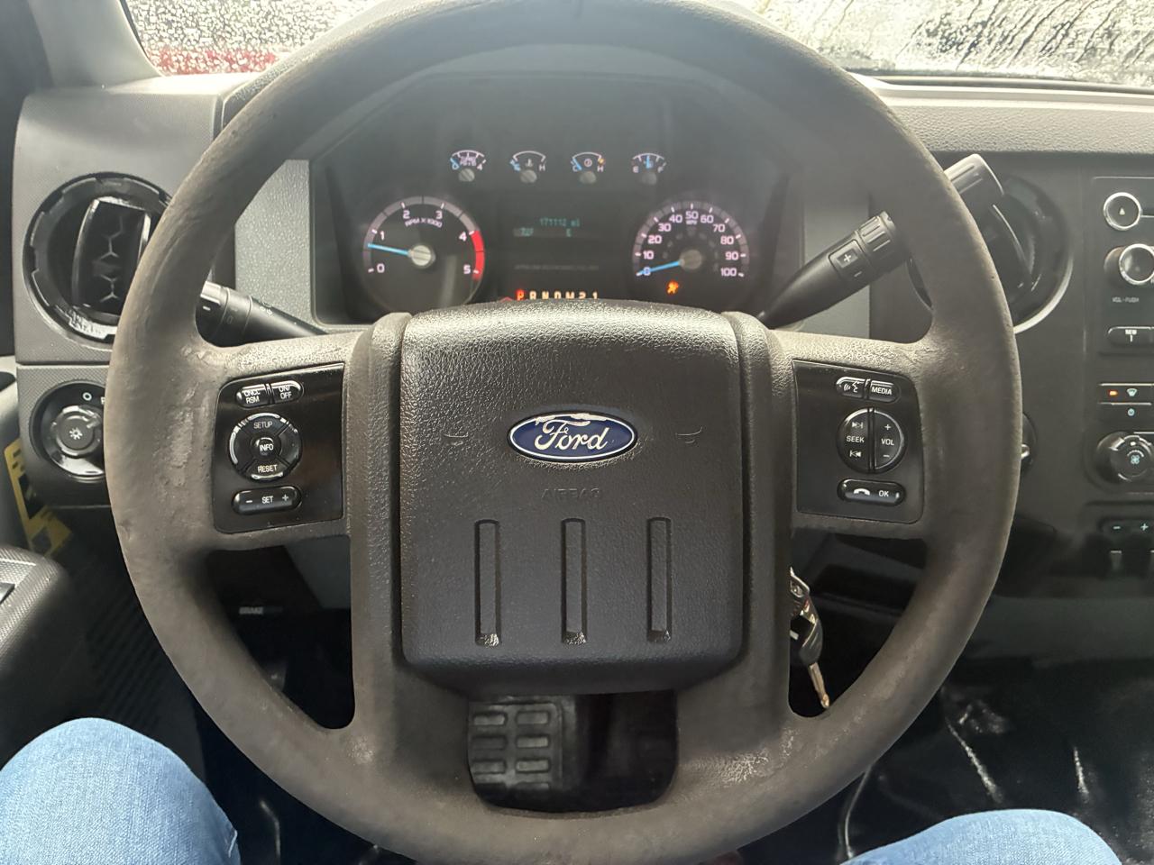 Ford Super Duty F-450 DRW 4WD SuperCab 186" WB 84" CA XLT 2015