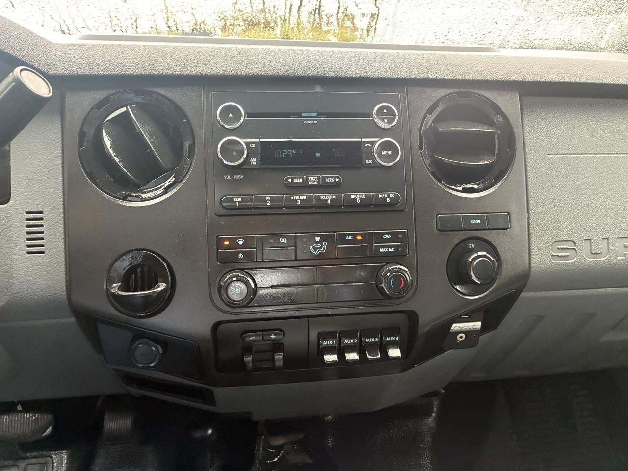 Ford Super Duty F-450 DRW 4WD SuperCab 186" WB 84" CA XLT 2015