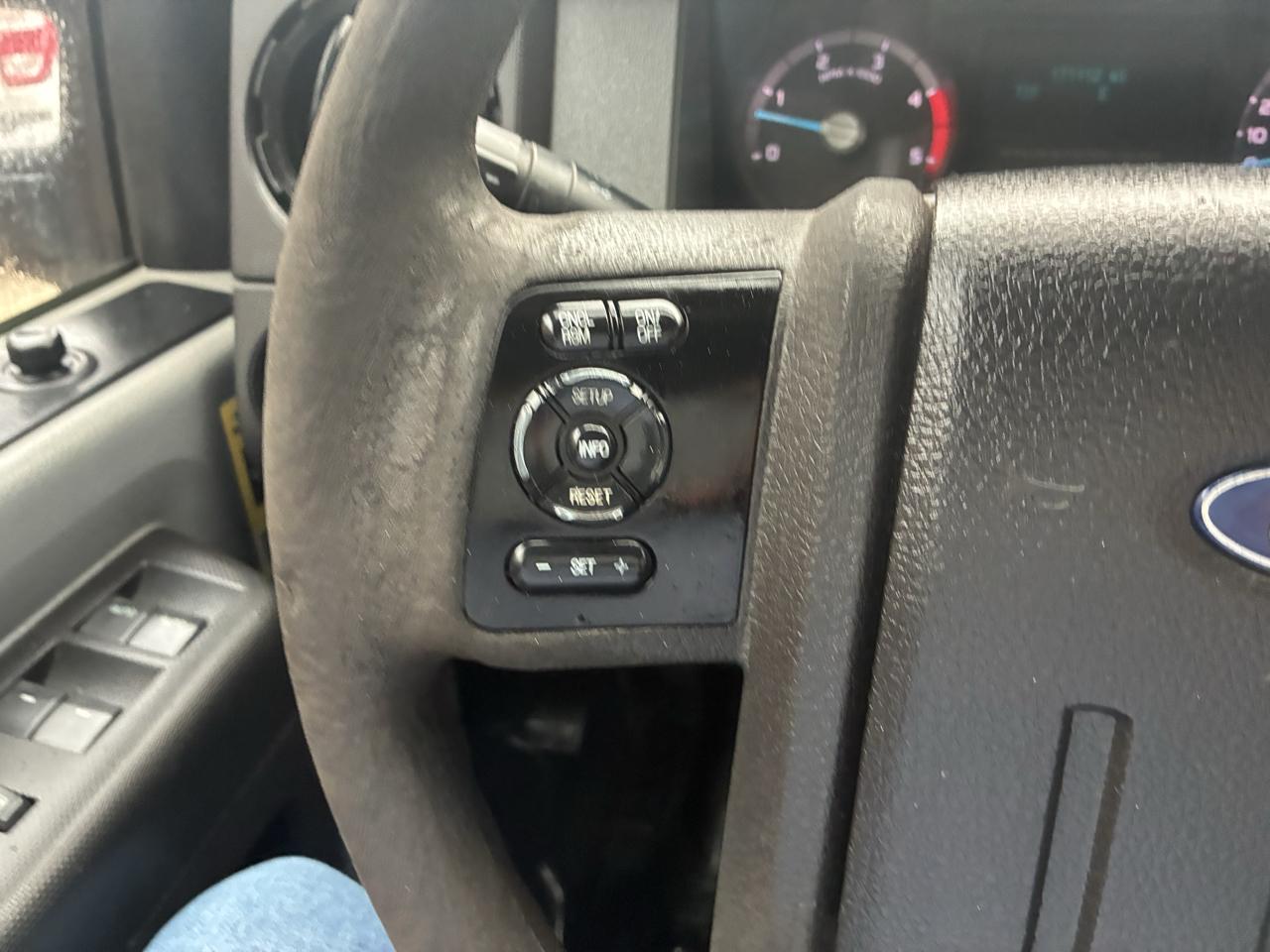 Ford Super Duty F-450 DRW 4WD SuperCab 186" WB 84" CA XLT 2015