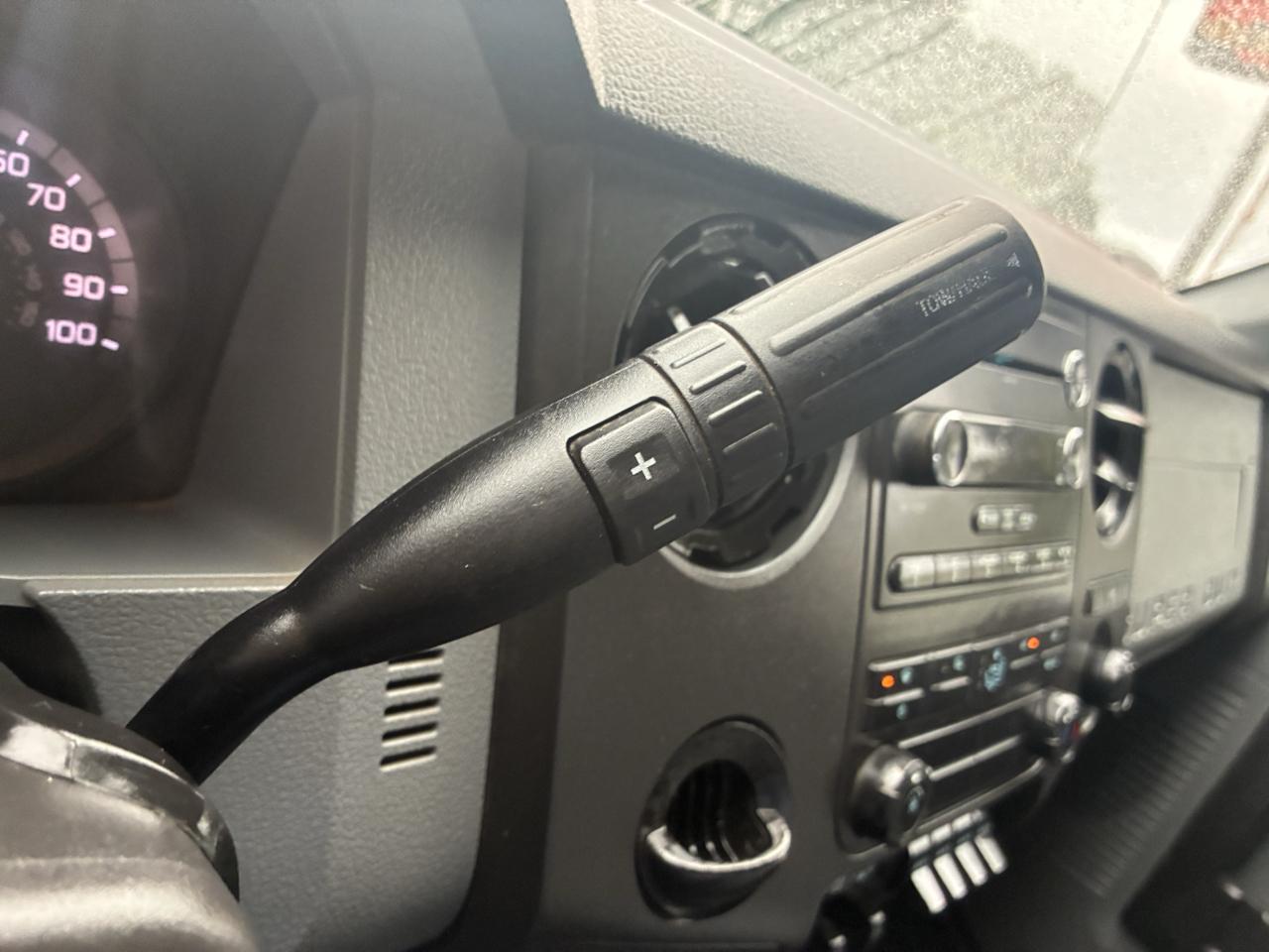 Ford Super Duty F-450 DRW 4WD SuperCab 186" WB 84" CA XLT 2015