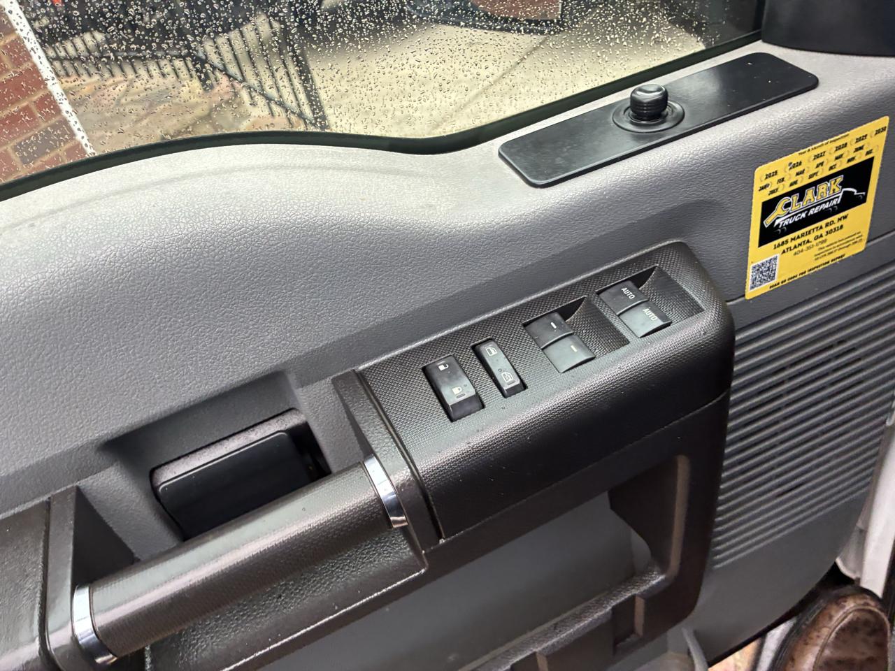 Ford Super Duty F-450 DRW 4WD SuperCab 186" WB 84" CA XLT 2015
