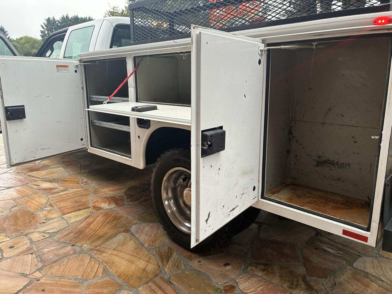 Ford Super Duty F-450 DRW 4WD SuperCab 186" WB 84" CA XLT 2015