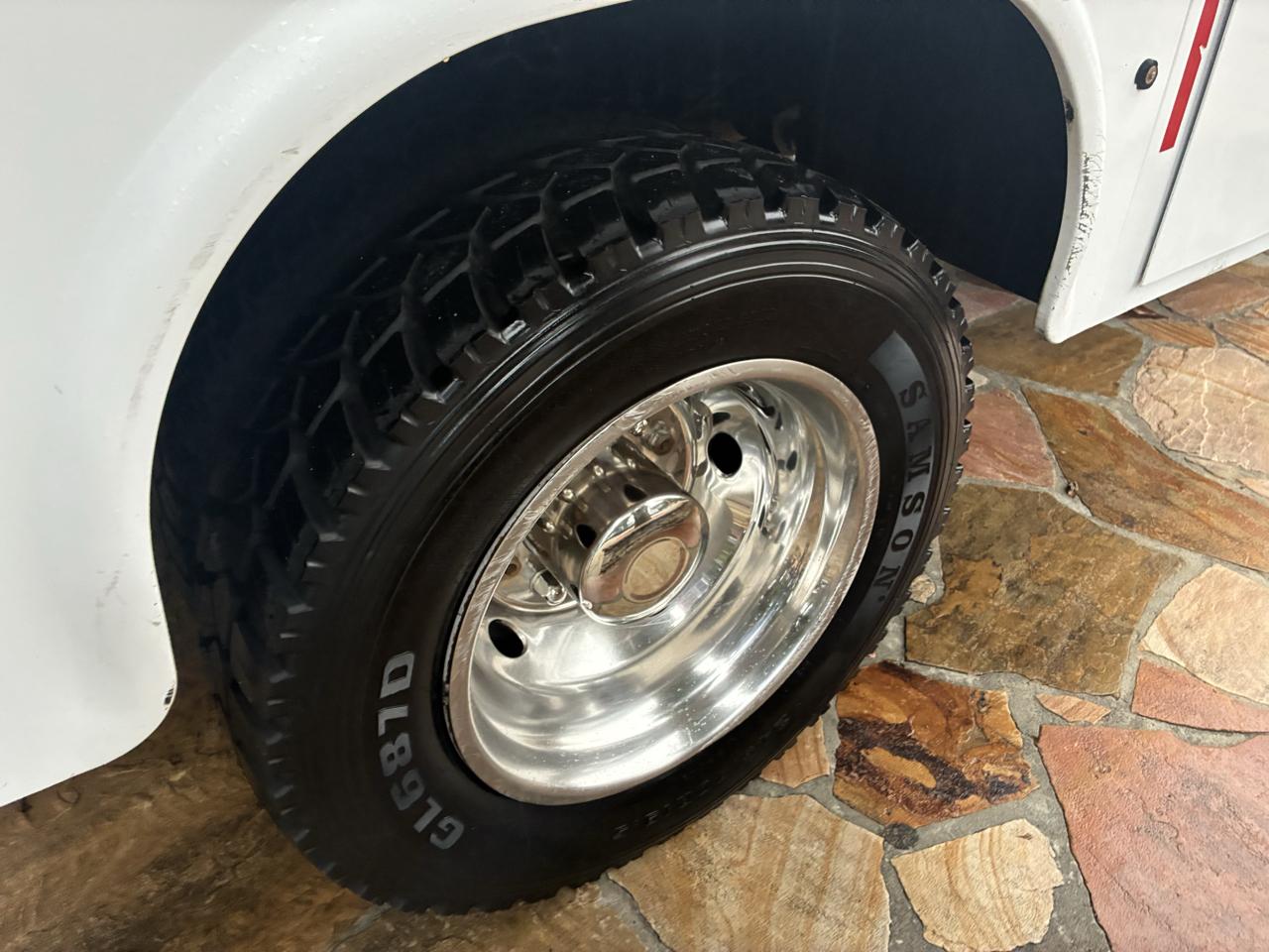Ford Super Duty F-450 DRW 4WD SuperCab 186" WB 84" CA XLT 2015