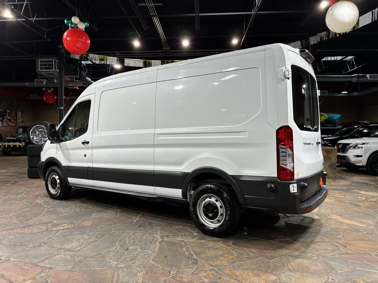 Ford Transit Van T-250 148" Med Rf 9000 GVWR Sliding RH Dr 2018