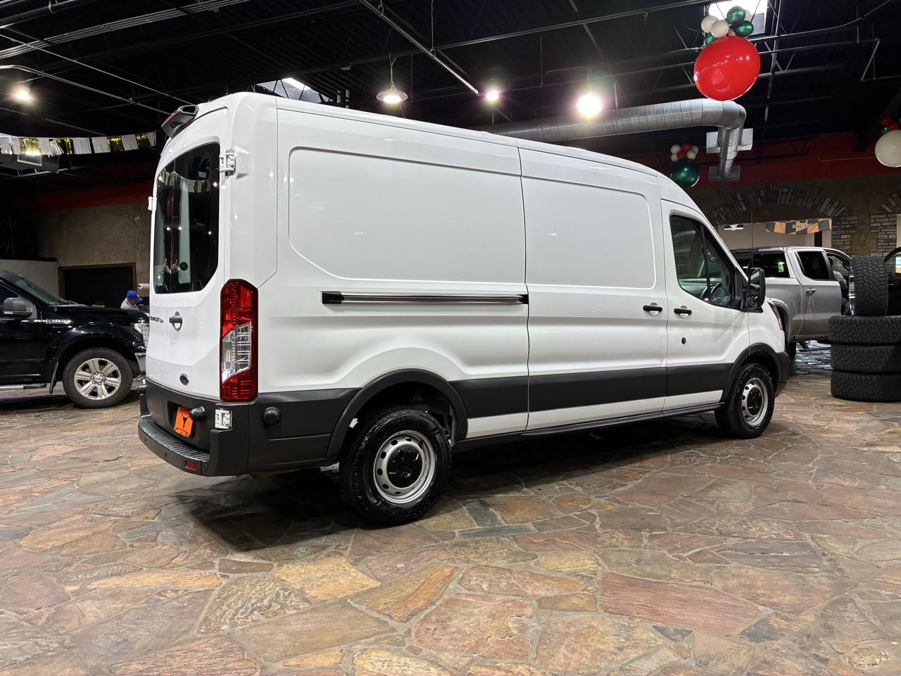 Ford Transit Van T-250 148" Med Rf 9000 GVWR Sliding RH Dr 2018