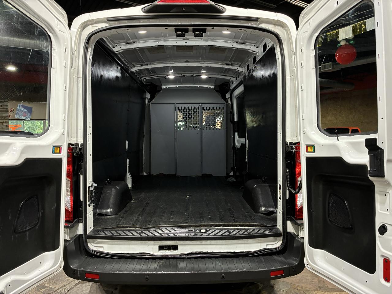 Ford Transit Van T-250 148" Med Rf 9000 GVWR Sliding RH Dr 2018