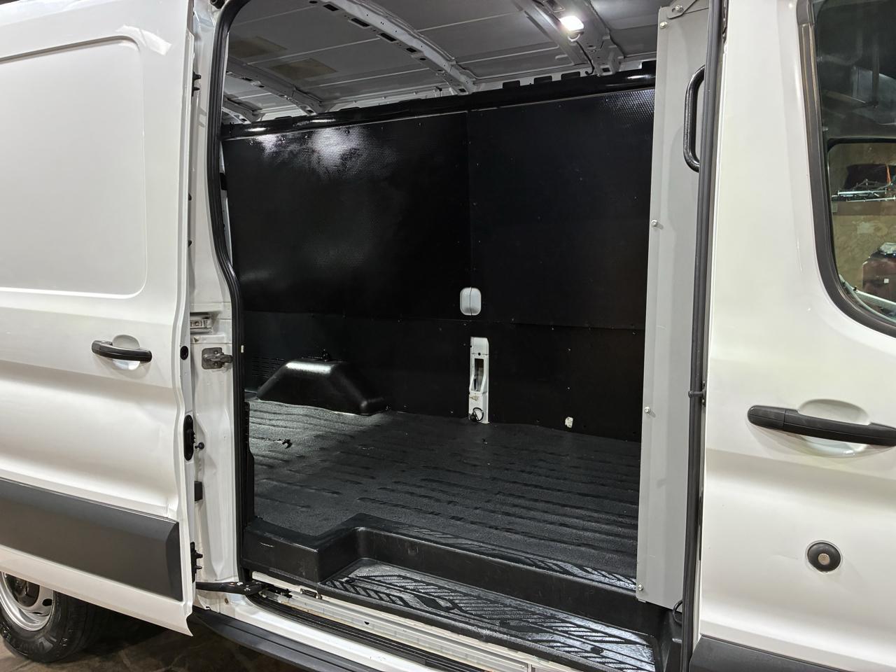 Ford Transit Van T-250 148" Med Rf 9000 GVWR Sliding RH Dr 2018