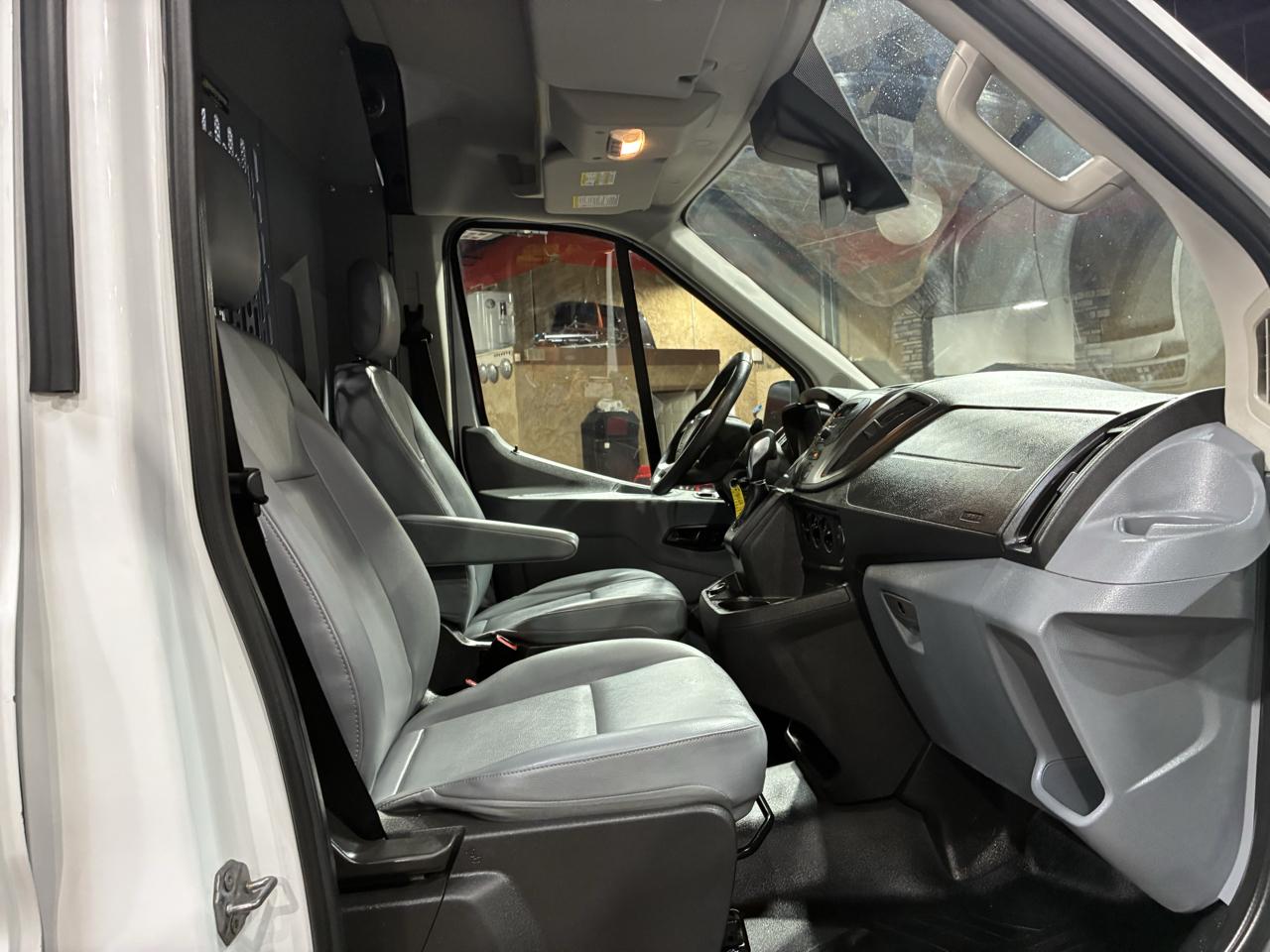 Ford Transit Van T-250 148" Med Rf 9000 GVWR Sliding RH Dr 2018