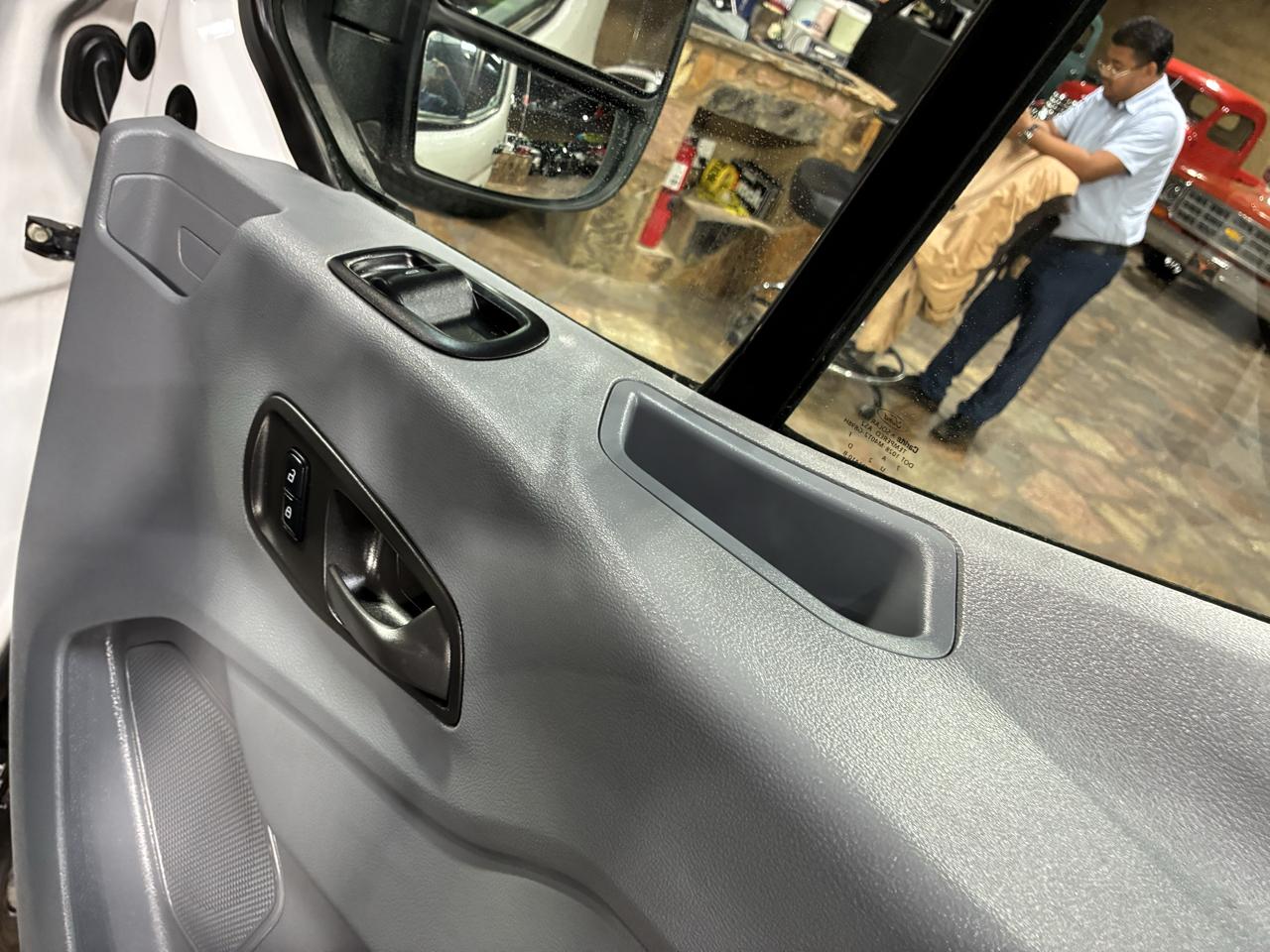 Ford Transit Van T-250 148" Med Rf 9000 GVWR Sliding RH Dr 2018