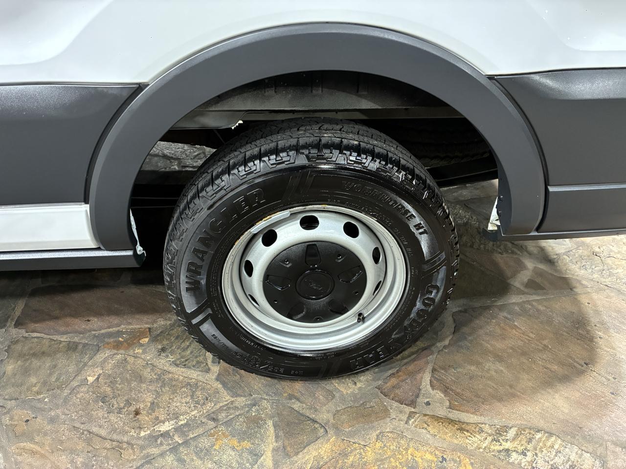 Ford Transit Van T-250 148" Med Rf 9000 GVWR Sliding RH Dr 2018