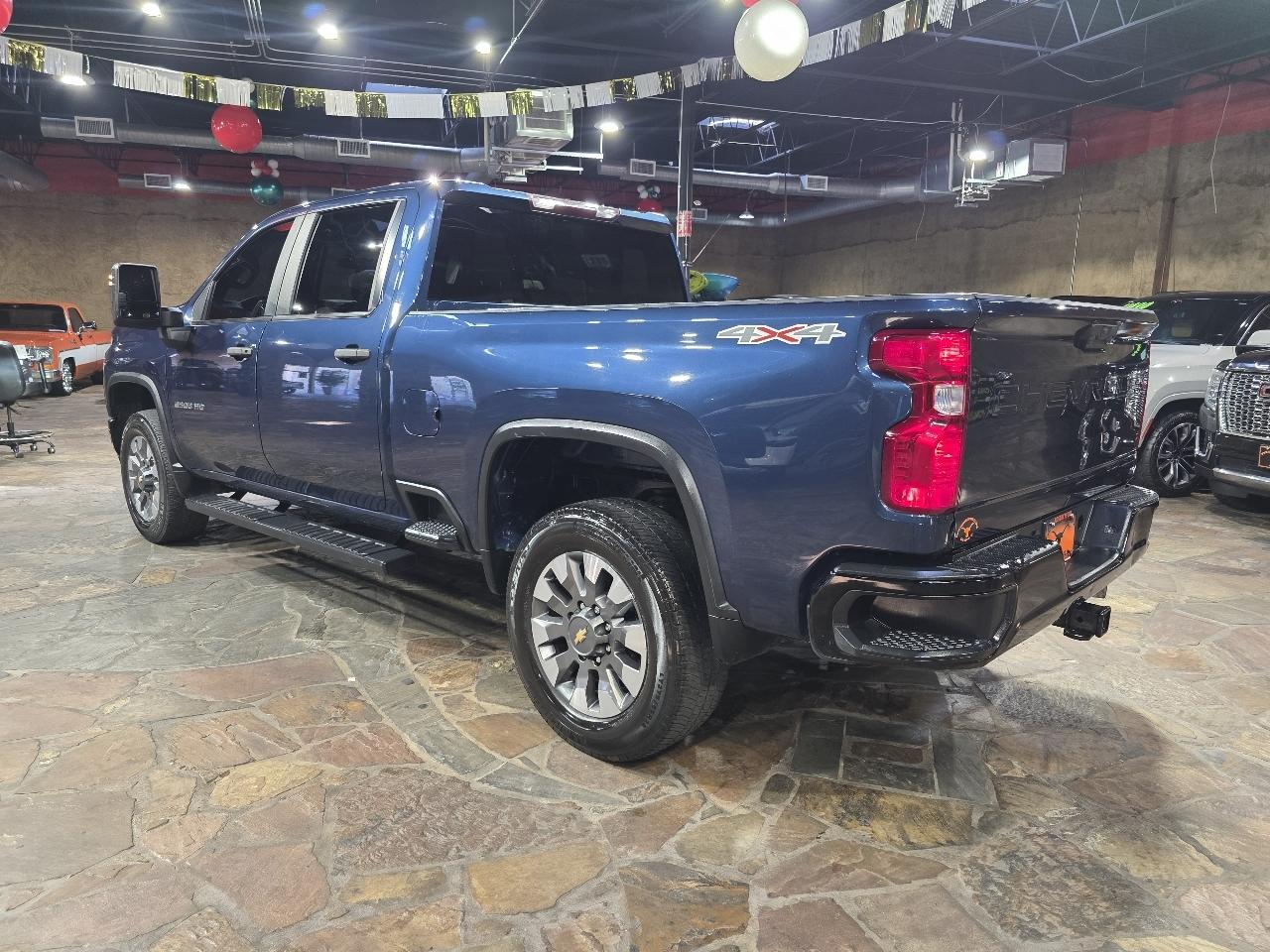 Chevrolet Silverado 2500HD 4WD Crew Cab 159" Custom 2022