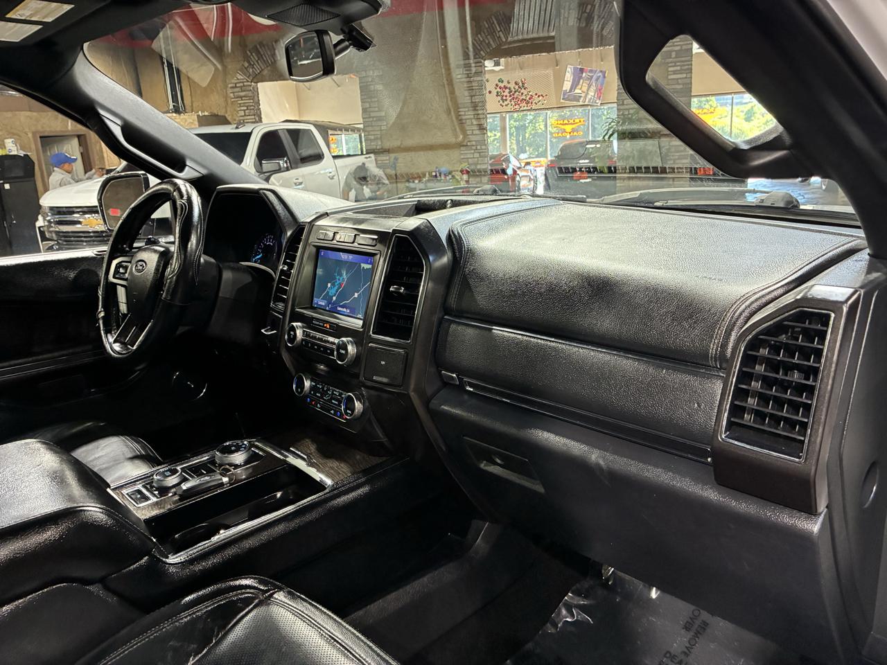 Ford Expedition MAX photo 20