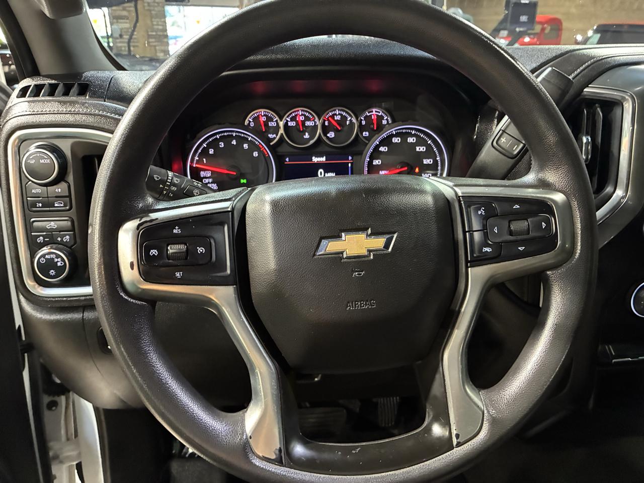 Chevrolet Silverado 1500 4WD Crew Cab 147" LT 2020
