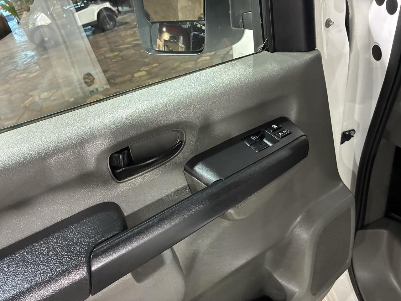 Nissan NV Standard Roof 1500 V6 SV 2016