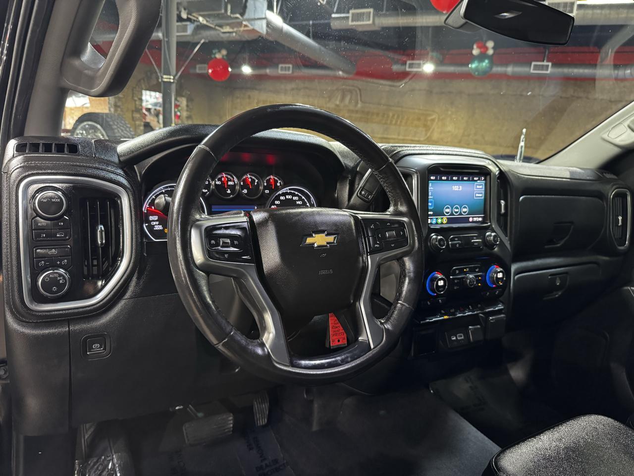 Chevrolet Silverado 1500 4WD Crew Cab 147" LT 2020