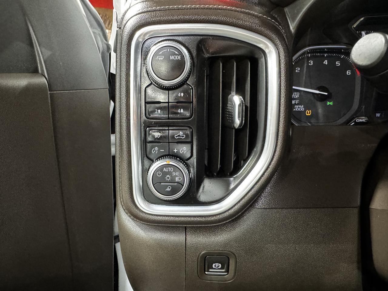 GMC Sierra 1500 4WD Crew Cab 147" SLT 2020