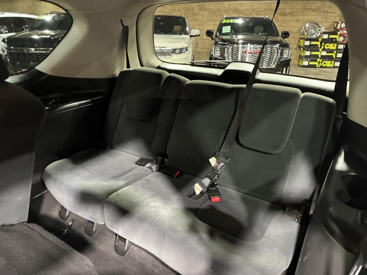 Nissan Armada 4x2 SV 2017