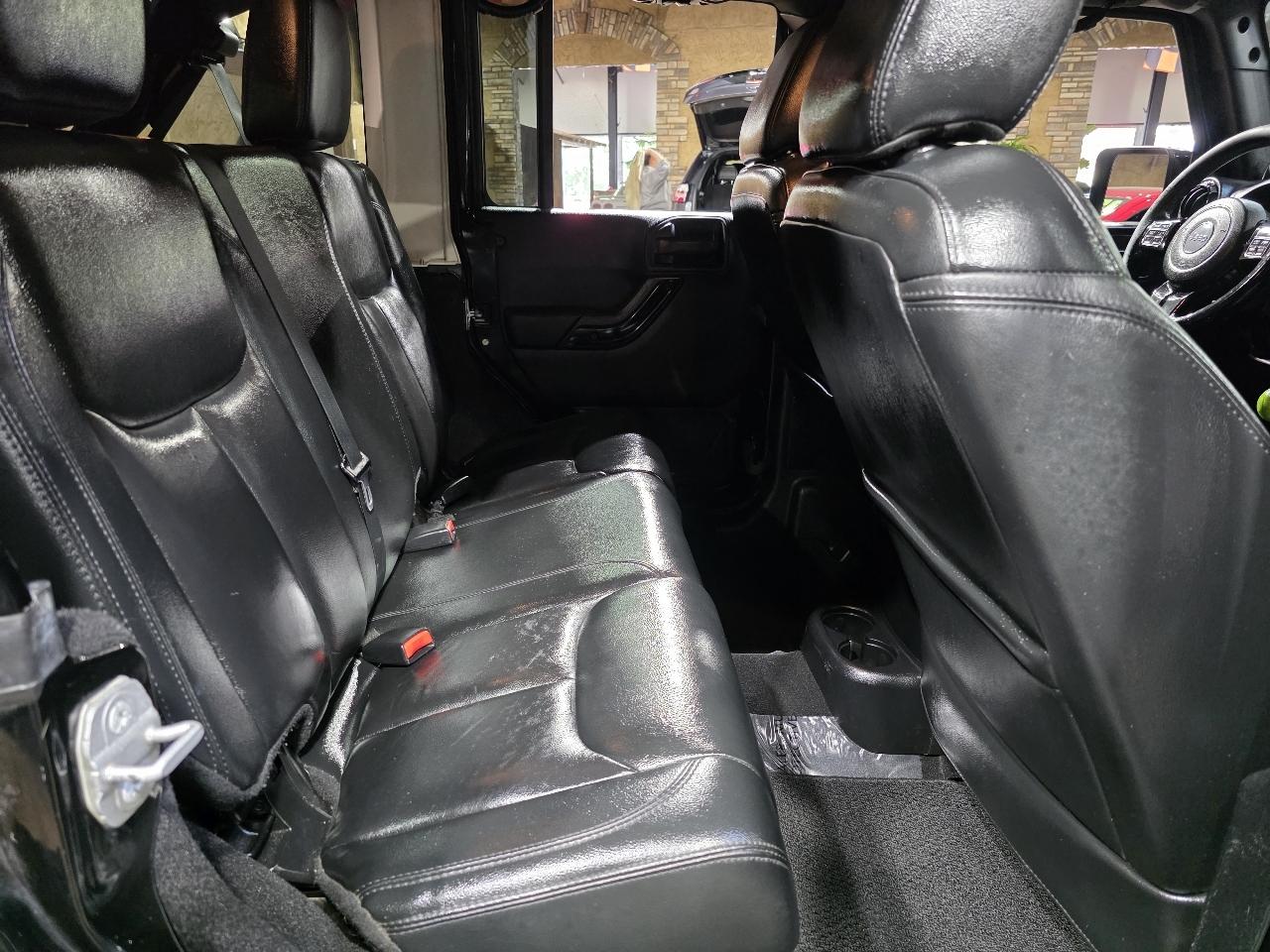 Jeep Wrangler Unlimited 4WD 4dr Sahara 2014