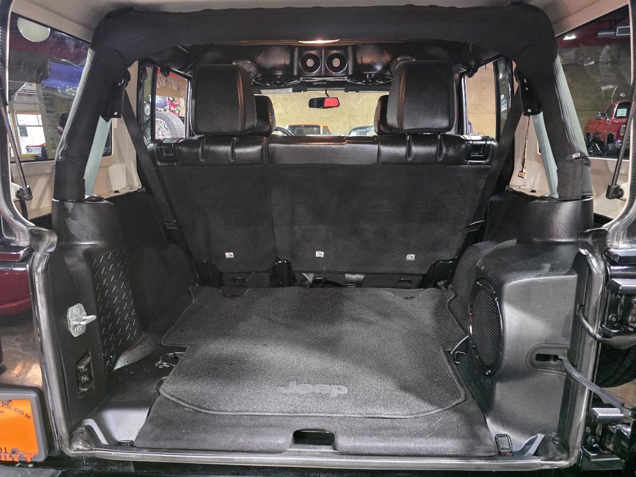 Jeep Wrangler Unlimited 4WD 4dr Sahara 2014