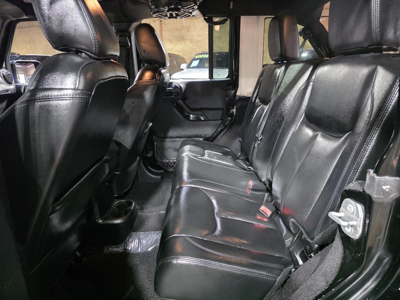 Jeep Wrangler Unlimited 4WD 4dr Sahara 2014