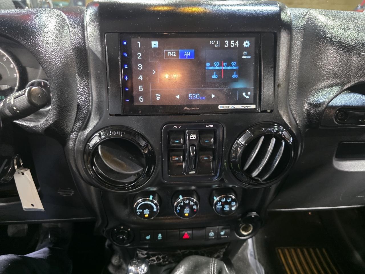 Jeep Wrangler Unlimited 4WD 4dr Sahara 2014