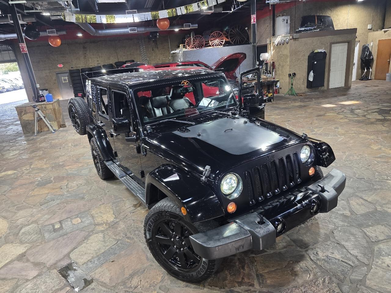 Jeep Wrangler Unlimited 4WD 4dr Sahara 2014