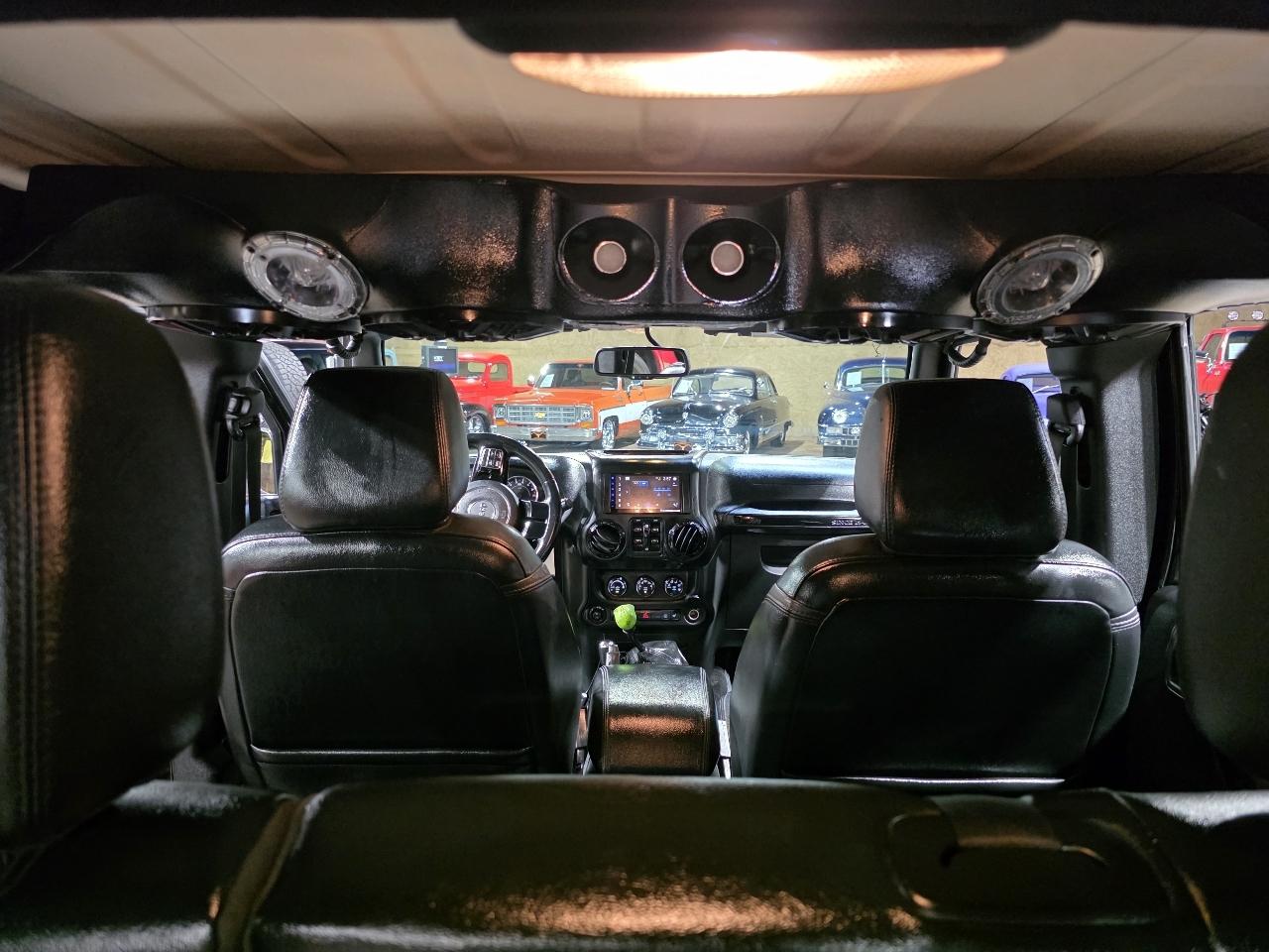 Jeep Wrangler Unlimited 4WD 4dr Sahara 2014