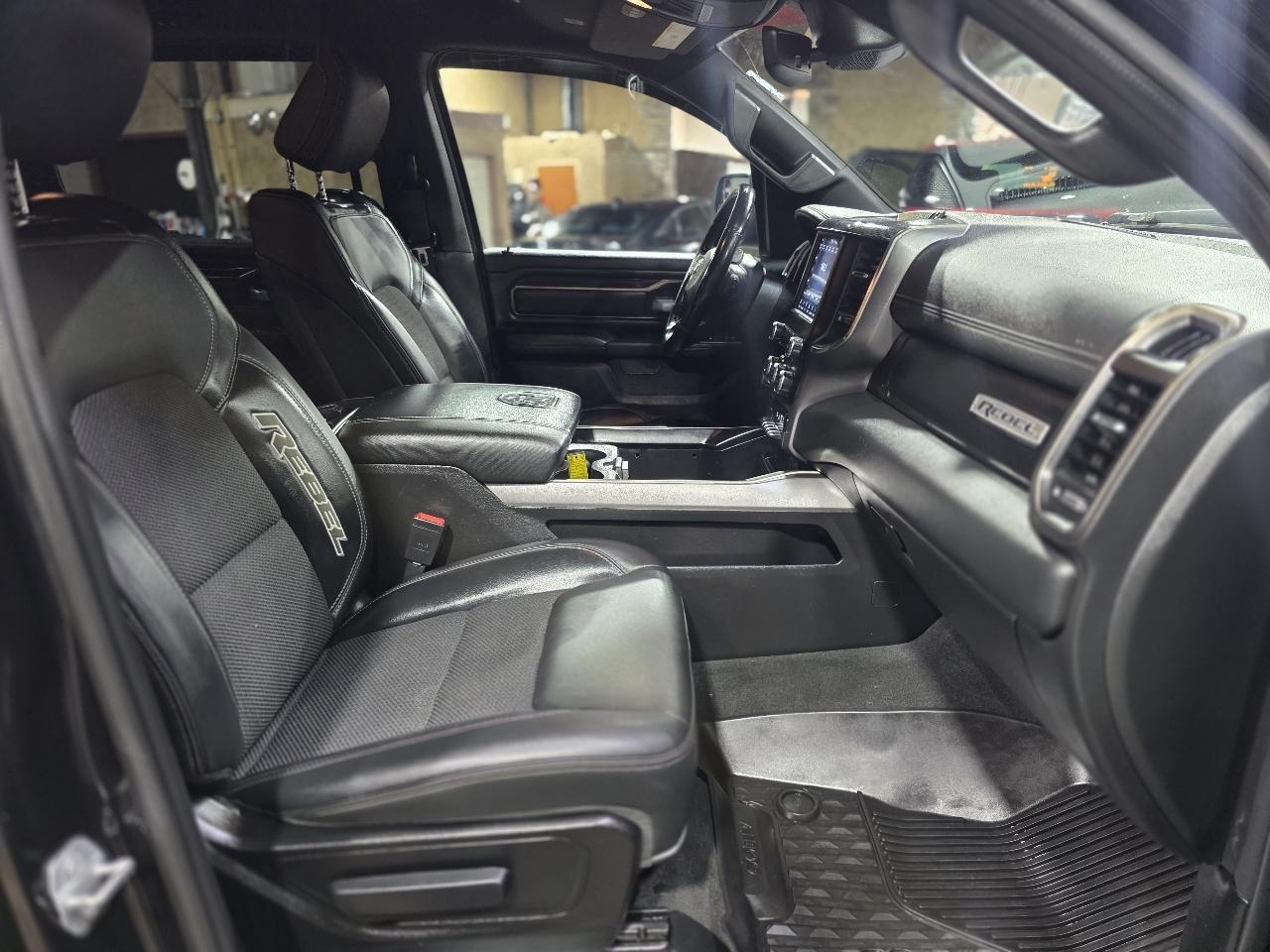 RAM 1500 4WD Crew Cab 140.5" Rebel 2021