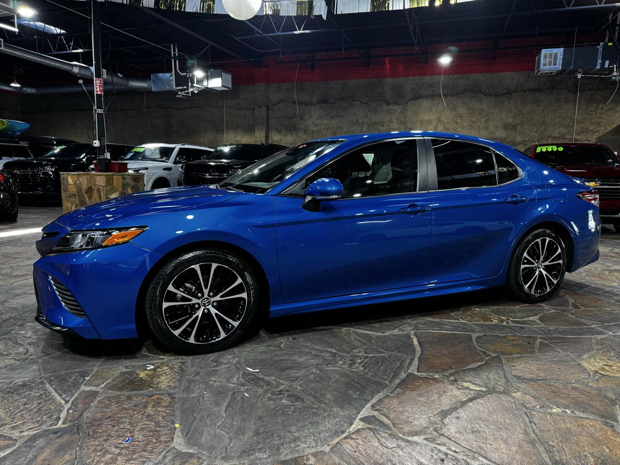 Toyota Camry SE Auto (Natl) 2020