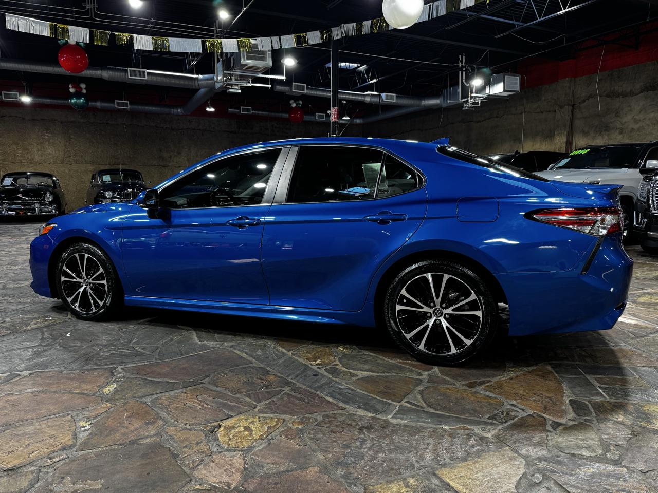 Toyota Camry SE Auto (Natl) 2020