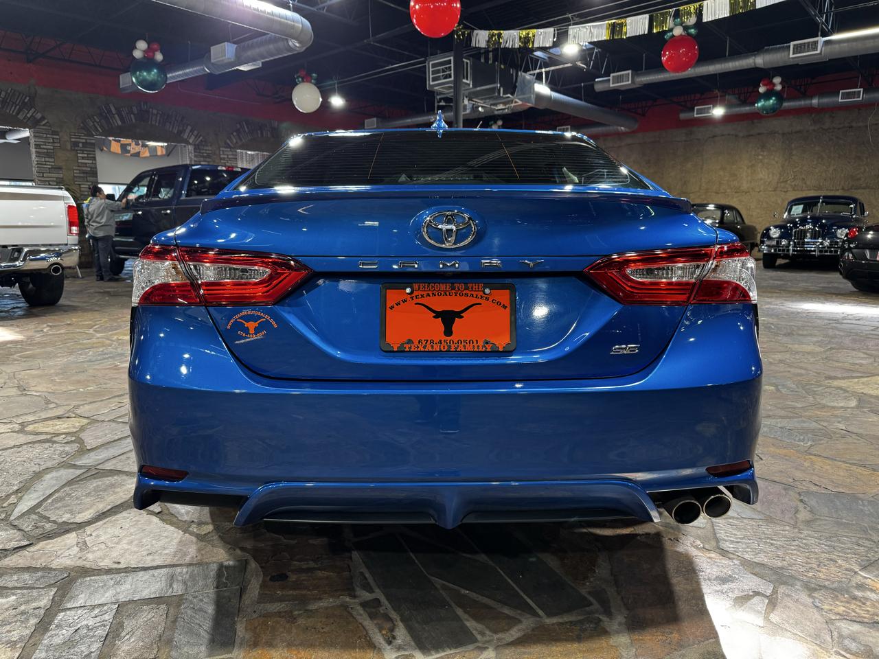 Toyota Camry SE Auto (Natl) 2020