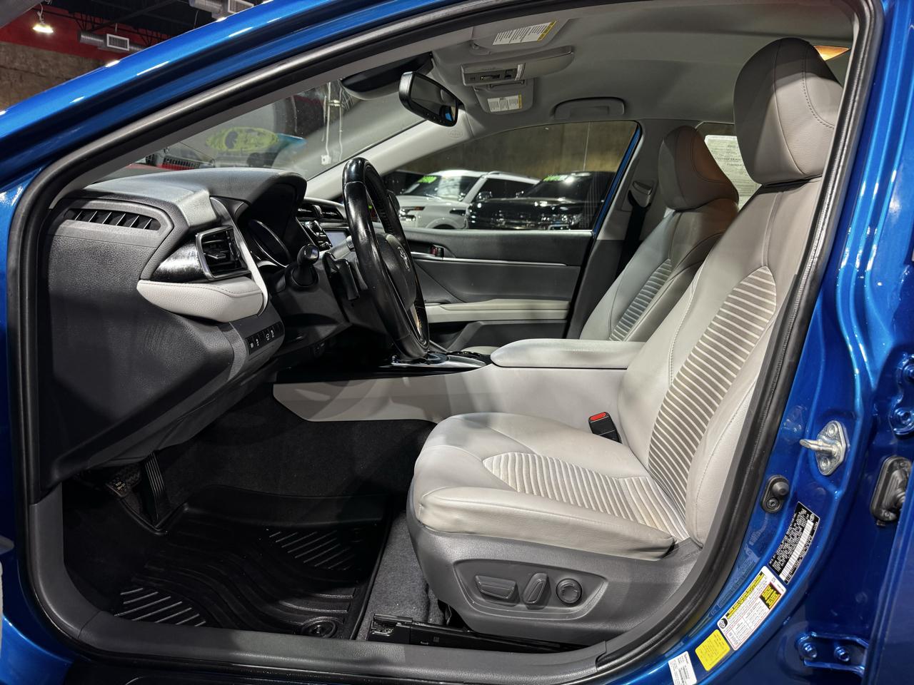 Toyota Camry SE Auto (Natl) 2020