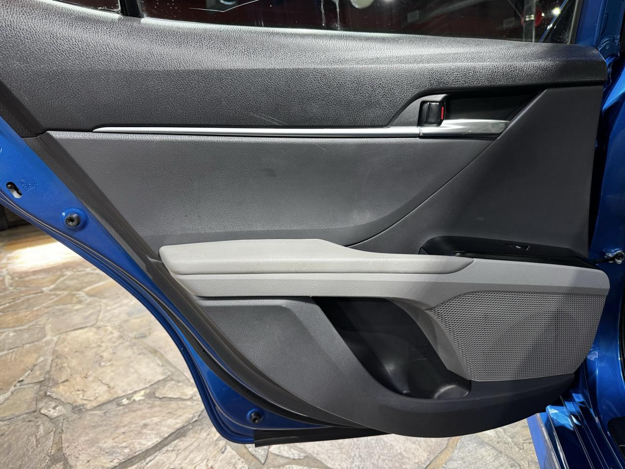 Toyota Camry SE Auto (Natl) 2020