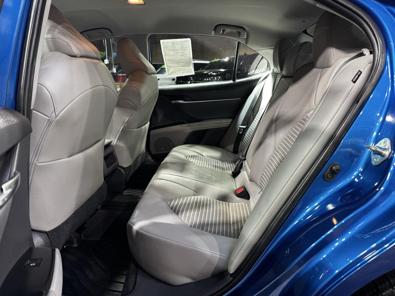 Toyota Camry SE Auto (Natl) 2020