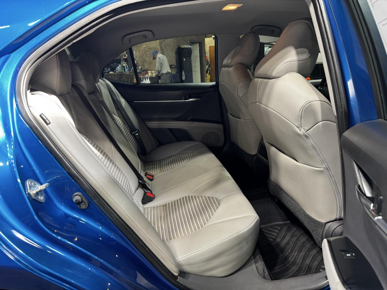 Toyota Camry SE Auto (Natl) 2020