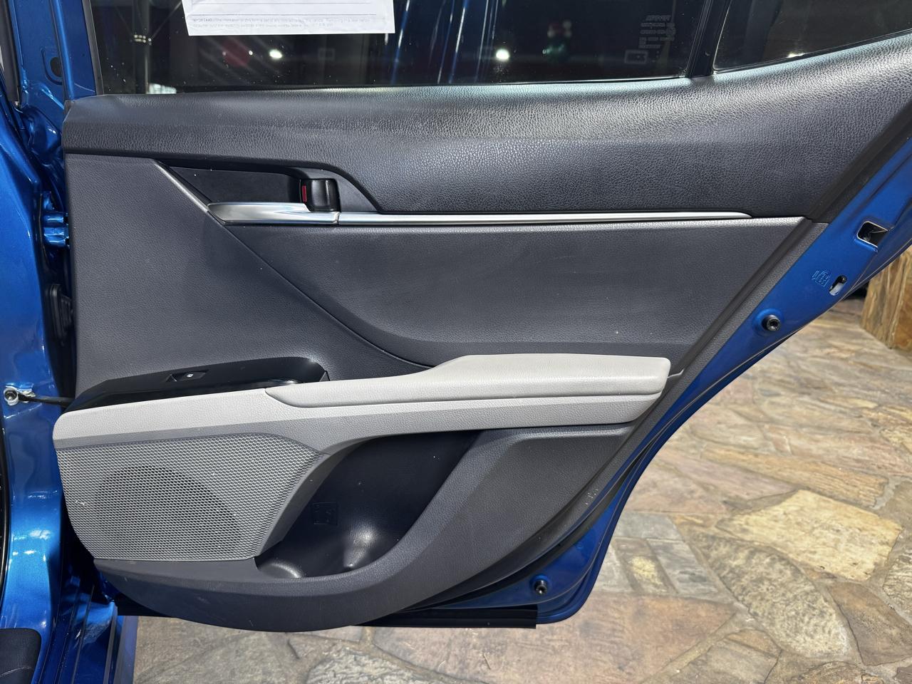 Toyota Camry SE Auto (Natl) 2020